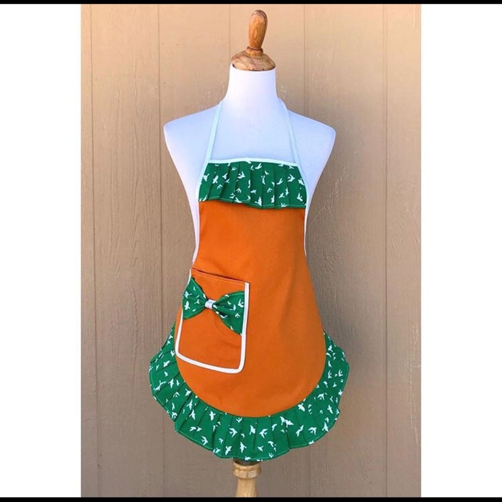 NEW 🕊 Handmade Apron Size M (see Measurements)